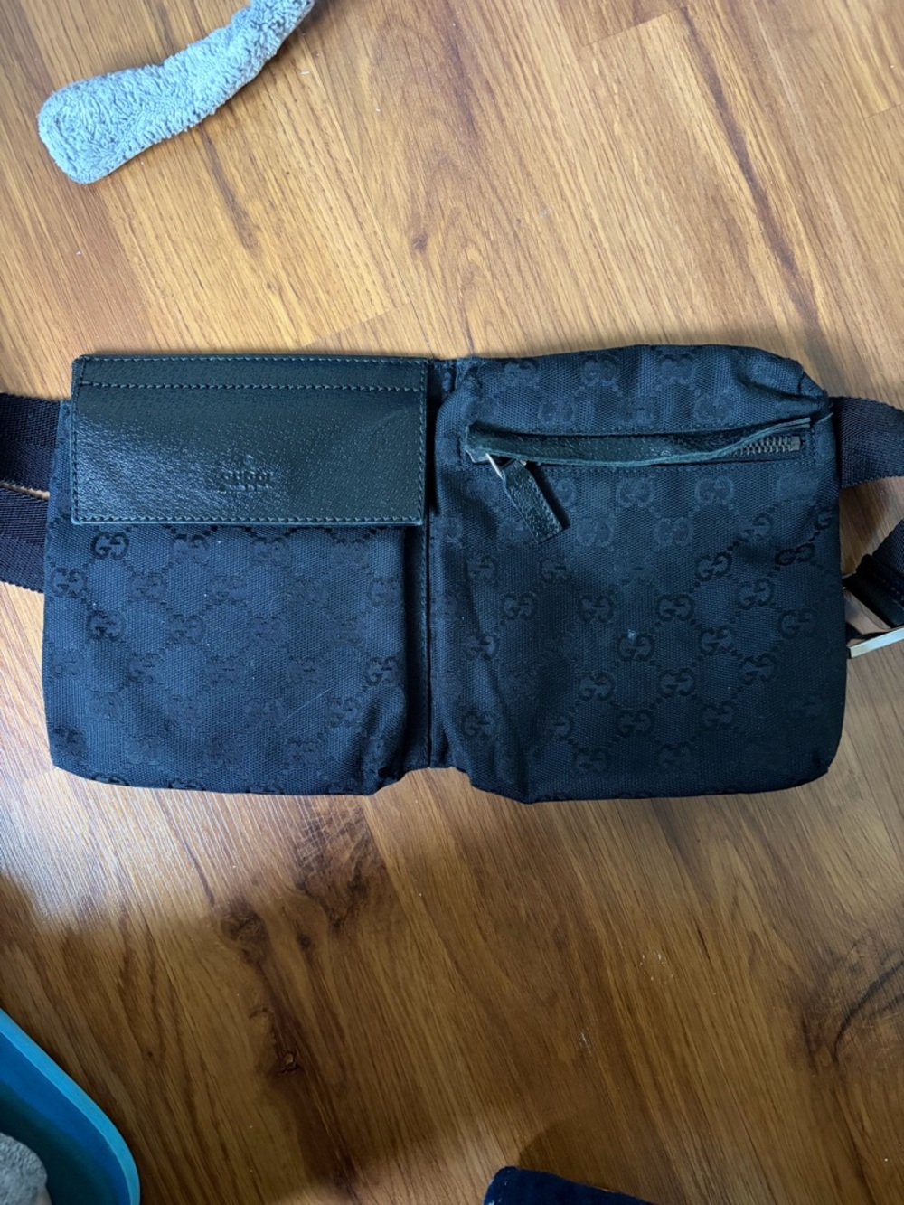 GUCCI POUCH